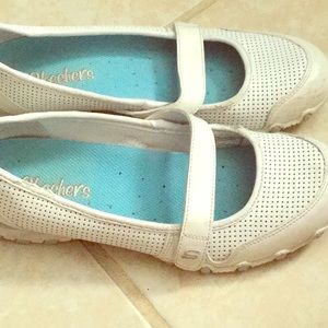 Skechers flat sneaker with Velcro strap